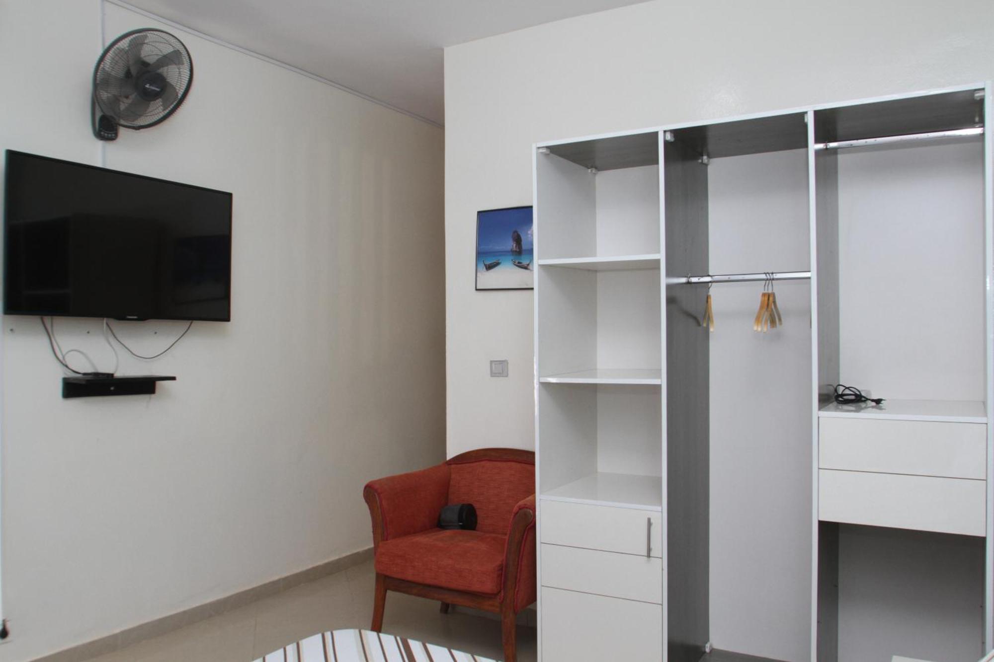 " Le Nid Douillet ", Un Fabuleux Studio, Calme, Cosy Et Bien Climatise Au Centre De Saly Exterior photo